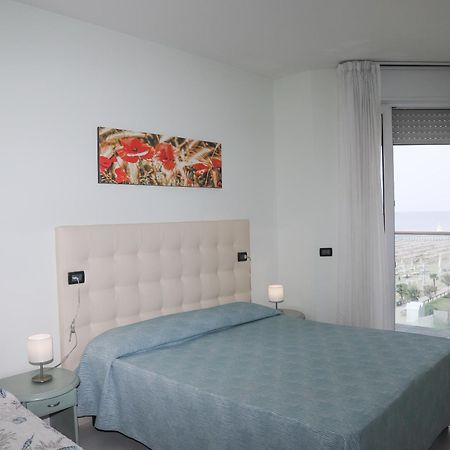 Hotel La Bussola Lido di Jesolo Kültér fotó