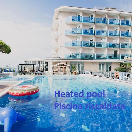 Hotel La Bussola Lido di Jesolo Kültér fotó