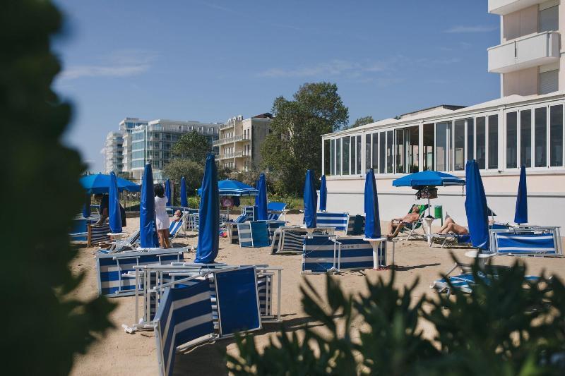 Hotel La Bussola Lido di Jesolo Kültér fotó