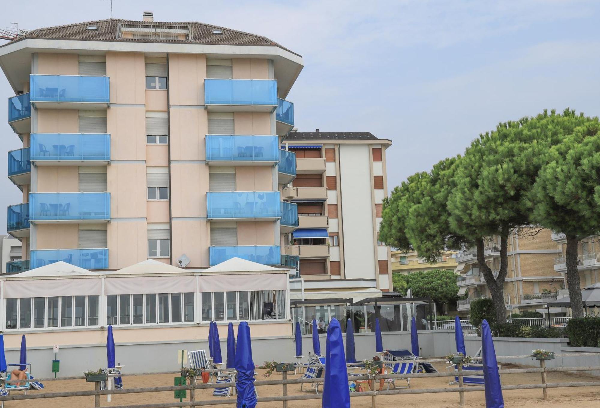 Hotel La Bussola Lido di Jesolo Kültér fotó