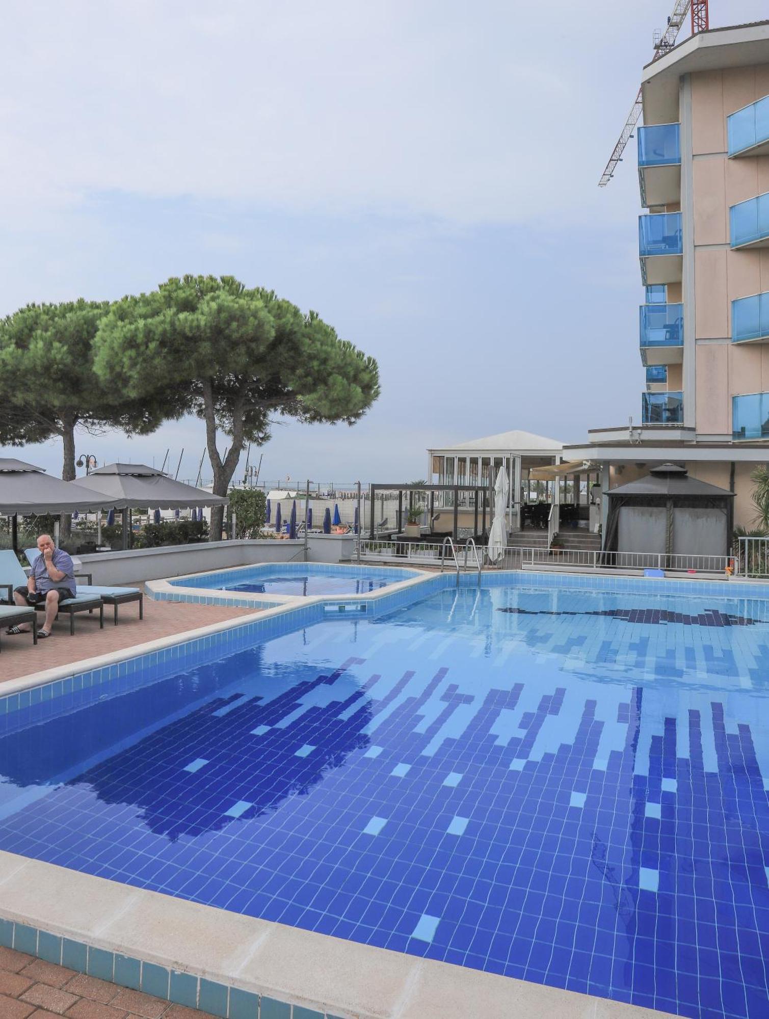 Hotel La Bussola Lido di Jesolo Kültér fotó