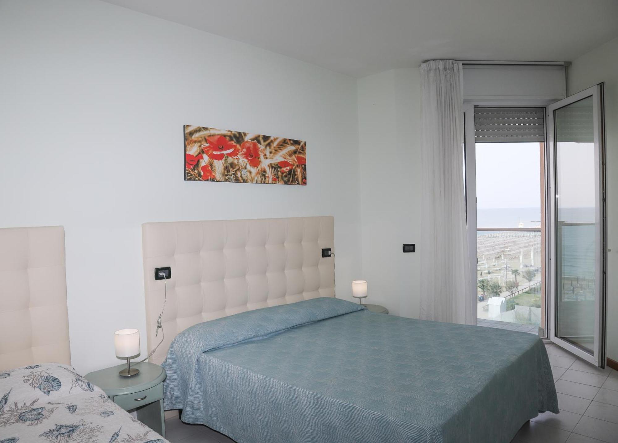 Hotel La Bussola Lido di Jesolo Kültér fotó