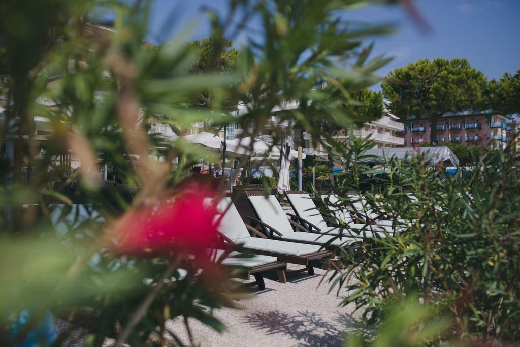 Hotel La Bussola Lido di Jesolo Kültér fotó