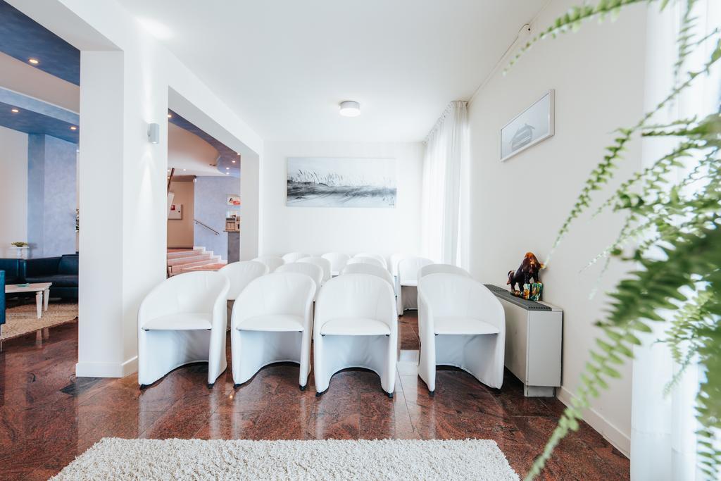 Hotel La Bussola Lido di Jesolo Kültér fotó