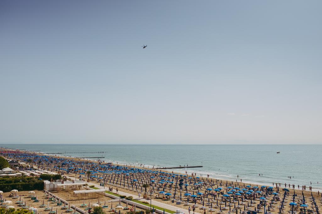 Hotel La Bussola Lido di Jesolo Kültér fotó