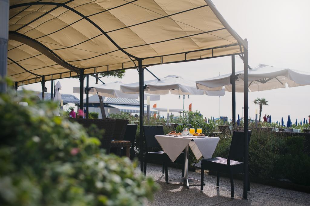 Hotel La Bussola Lido di Jesolo Kültér fotó