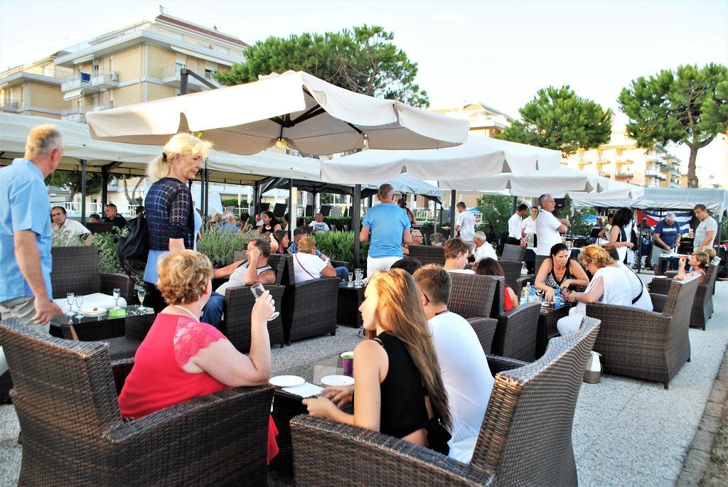 Hotel La Bussola Lido di Jesolo Kültér fotó